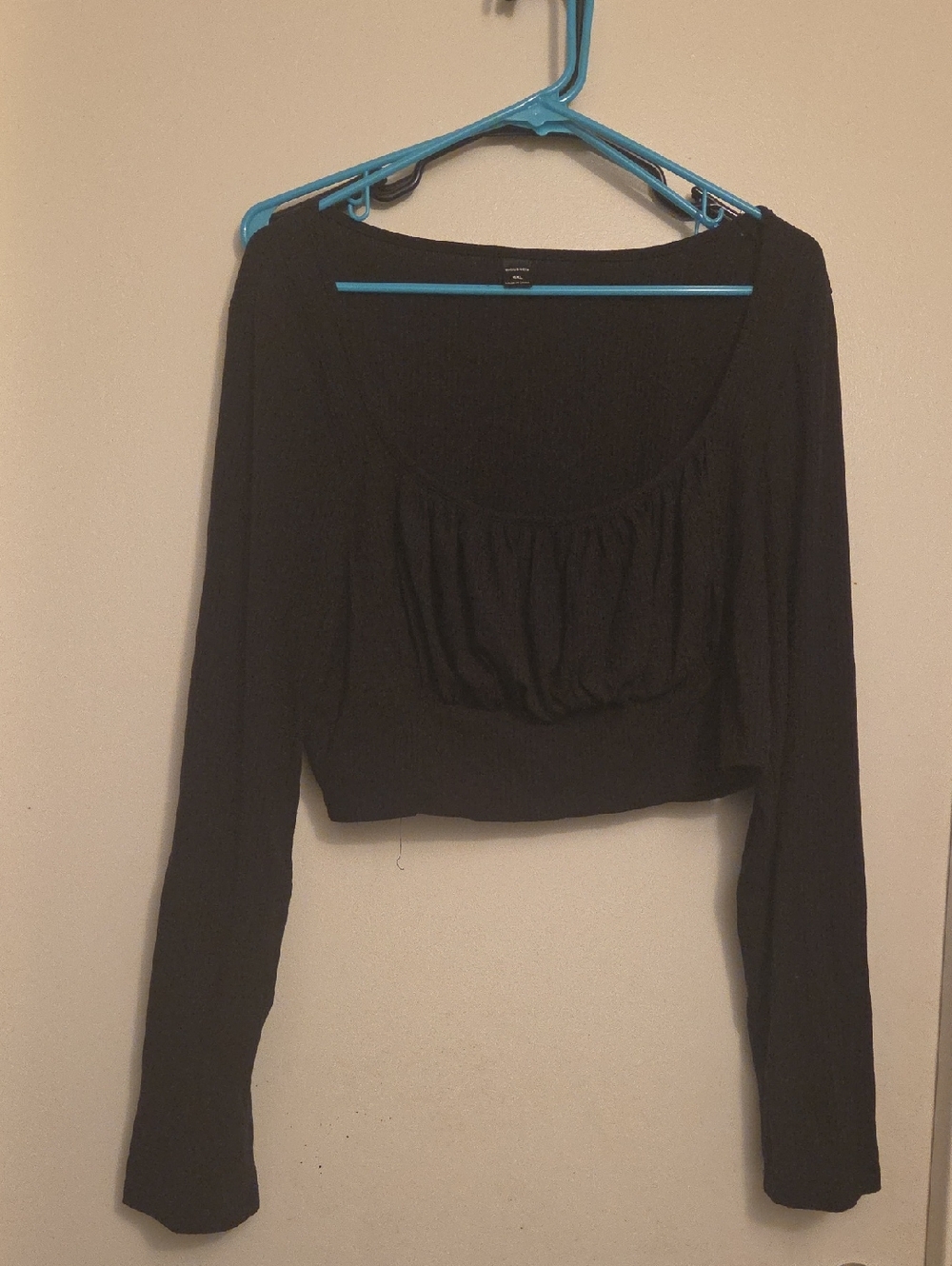 SHEIN Black Long Sleeve Scoop Neck Cropped Top